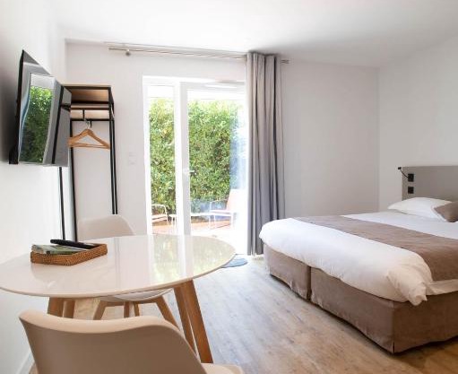 LOGIS LES CEPAGES / RESTAURANT LE RAISIN