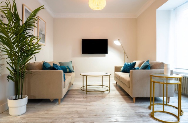 LOIRA HIDALGO: Spaciousness and Elegance