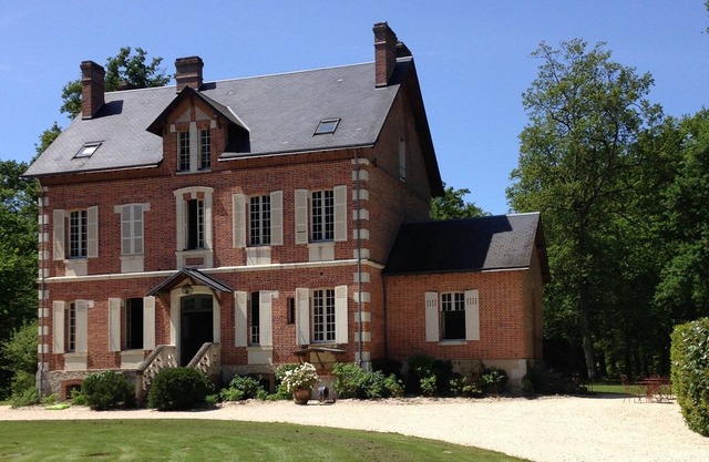 Loire castles, big house in the forest, 4 km from Romorantin