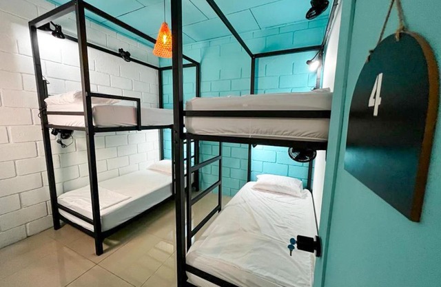 Lolas Hostal, Habitacion Exclusiva para Mujeres, 2 camarotes, precio por cama