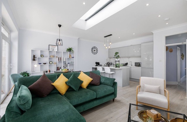 London 5 BR Garden Hse Near Tube & Hampstead Heath