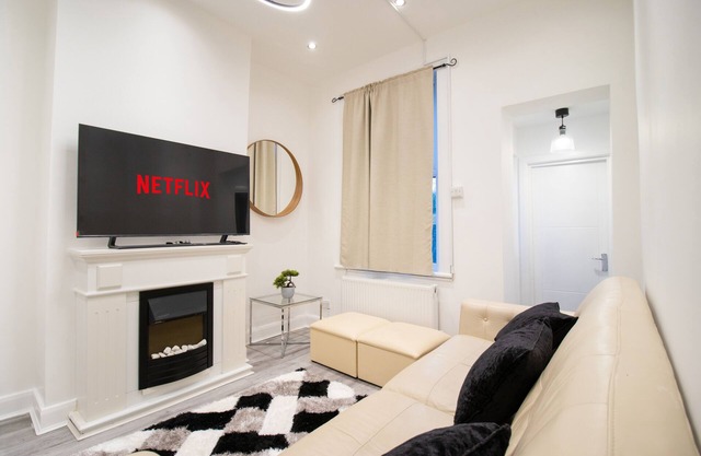 London Apt - Sleeps 4 - Parking - Wifi