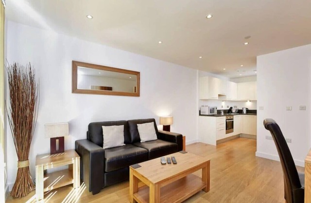 London in 15 mins - 15 mins to Heathrow Airport