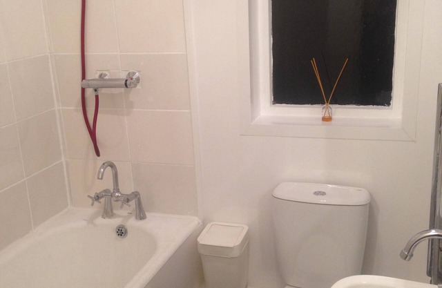 London: Self catering apartment 10 minutes to central London.