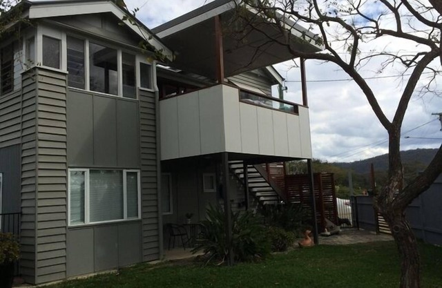Lone Pine Lodge - great for business, family, pets