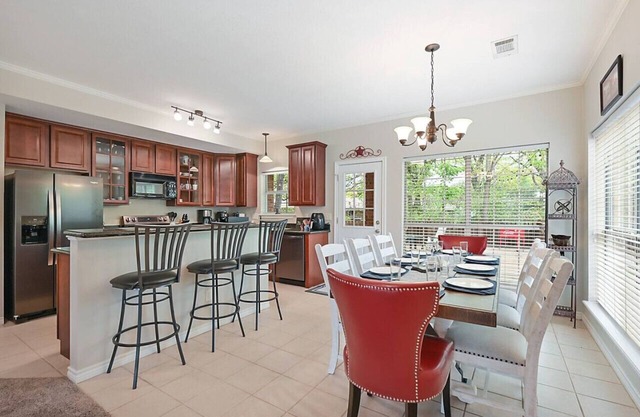 Lone Star Haven - Just 5 Minutes from Kyle Field!