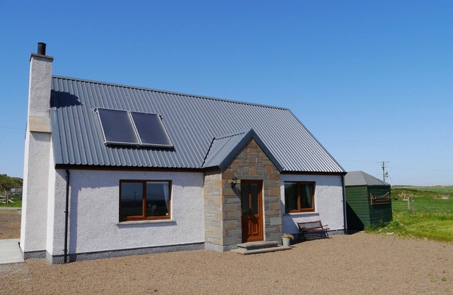 Loneacre - a bungalow that sleeps 4 guests in 2 bedrooms