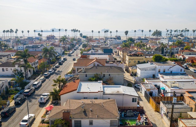 Long Beach, Belmont Shore. Centrally Located. Near Airport.