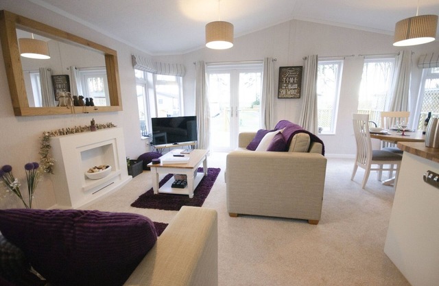 Long Lane Lodge - Lodge with Hot Tub