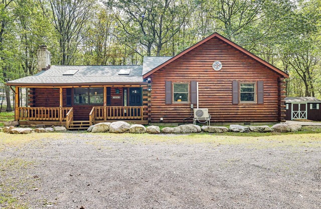 Long Pond Log Cabin w/Hot Tub Soaks & Outdoor Fun