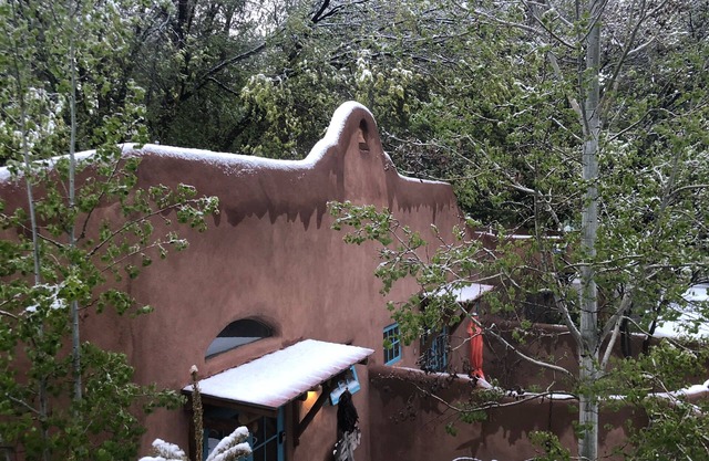 LONG TERM RENTAL ONLY: Luna Rosa at Casa Encantada Taos. Private Hot Tub.