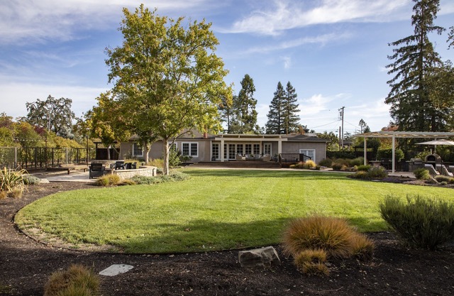 Long term rental.serenity found off of iconic Zinfandel Lane!