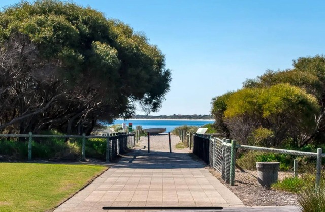 Longbeach Retreat, Beautiful Ocean views at your fingertips