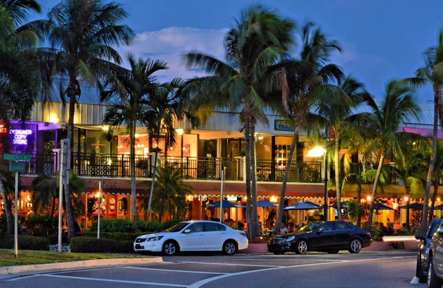 Longboat Key Luxury Condo - walking to St. Armand's Circle!