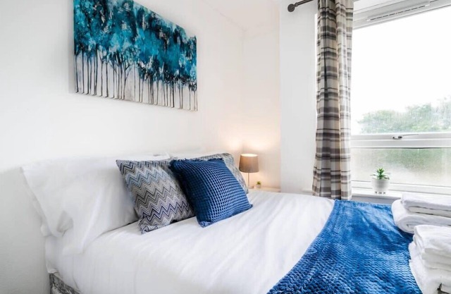 Longbridge Apartment Close to Gatwick