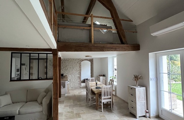 Longère-Bed & Breakfast-Sur la Route des Châteaux-Private access to the banks of the Loire River