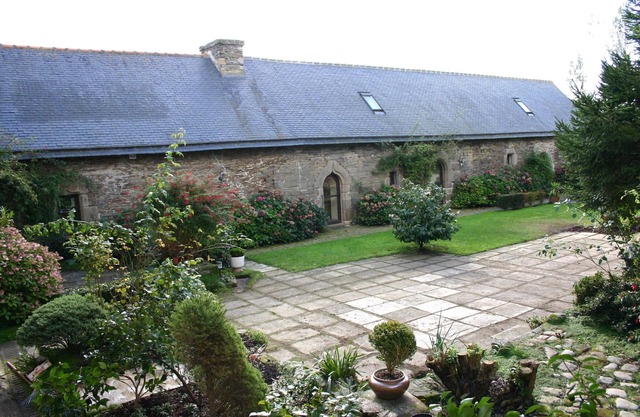 Longère of a manor of XVème between sea and nature in Bay of Morlaix in Taulé
