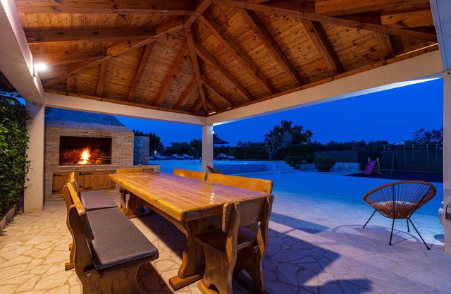 Look forward to a wonderful vacation in this attractive vacation home with pool.