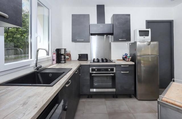 Look forward to a wonderful break in beautiful surroundings in this cozy vacation home.