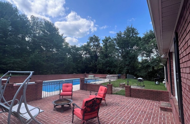 Looking for a room in a cozy house in charming Gerrardstown? AC, Wifi, heat, etc