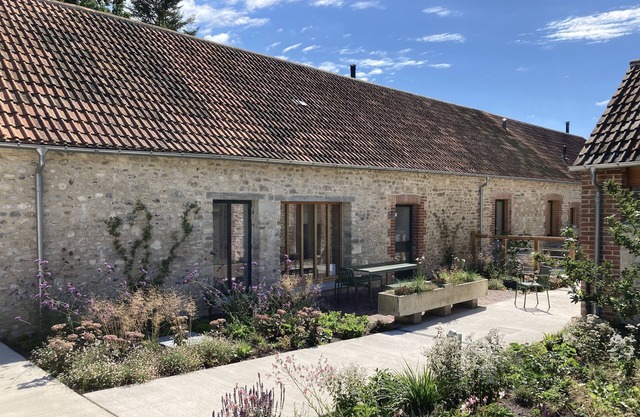 Lookout - part of beautifully restored former dairy that sleeps 6 guests in 3 bedrooms