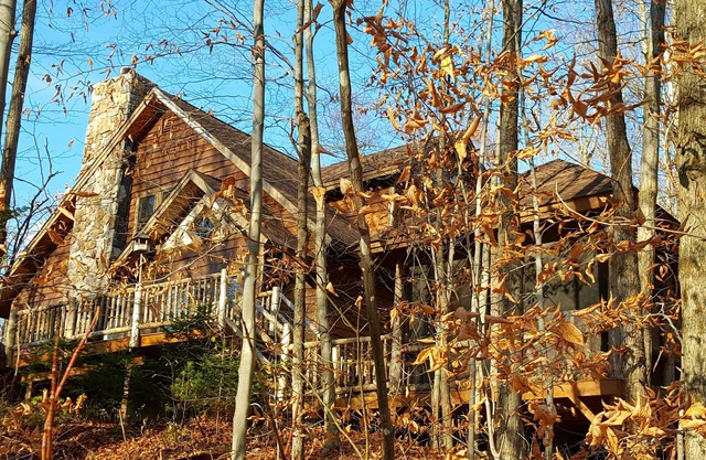 Loon Lake Adirondack Lodge . Pet and family friendly.