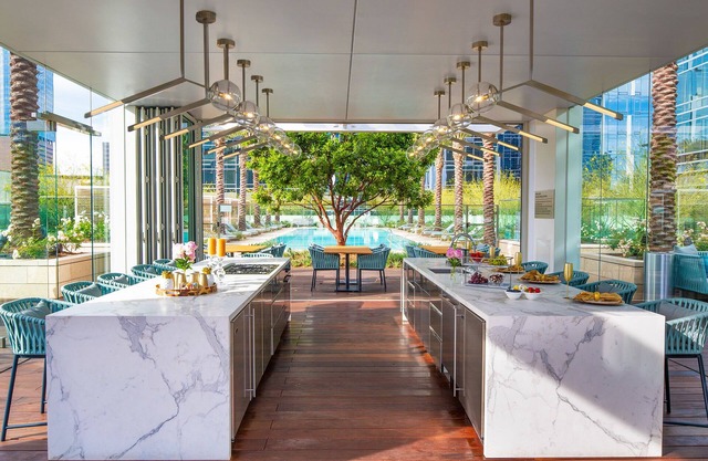 Los Angeles Down Town Lux Condo with Wrap Around Balcony and Spectacular Views