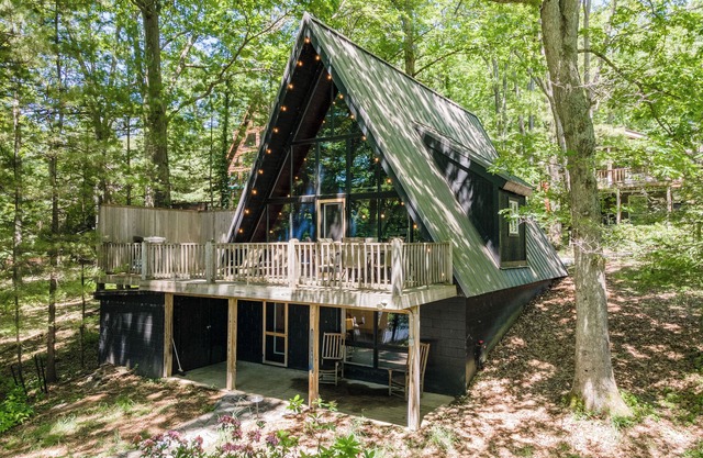 Lost and Found: Lakefront, Private Dock, Fire Pit, Ping Pong!