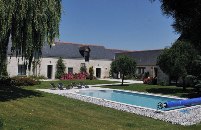 Louans: The Farm of the Sheath, idyllic setting, 2 bedrooms