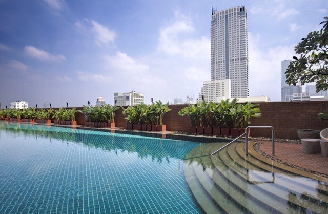 Lounge Access City-View with Breakfast