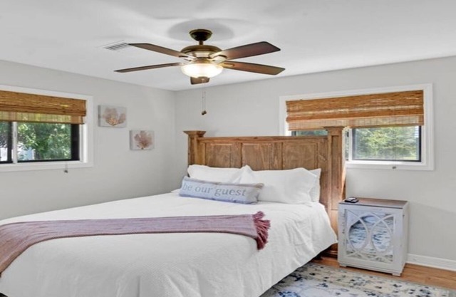 Lounge on Logan | Sleeps 6 | Pet Friendly