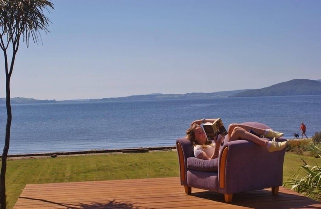 Lounge to Lake - Water's Edge, Lake Rotorua