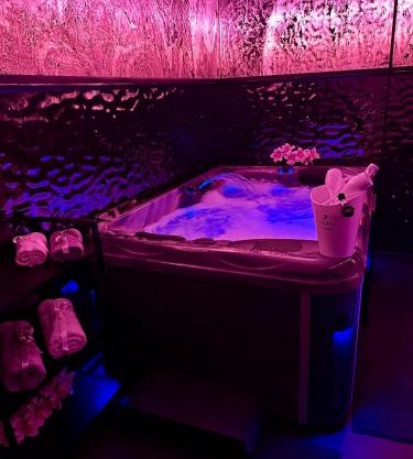 Love Room Secret-private jacuzzi spa & cinéma Bucuresti