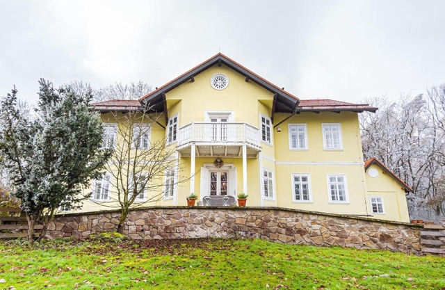 Lovecký zámeček pod Milešovkou