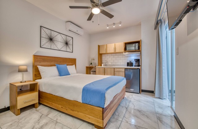 Lovely 1-Bed/1Ba apartment with Patio in Downtown!