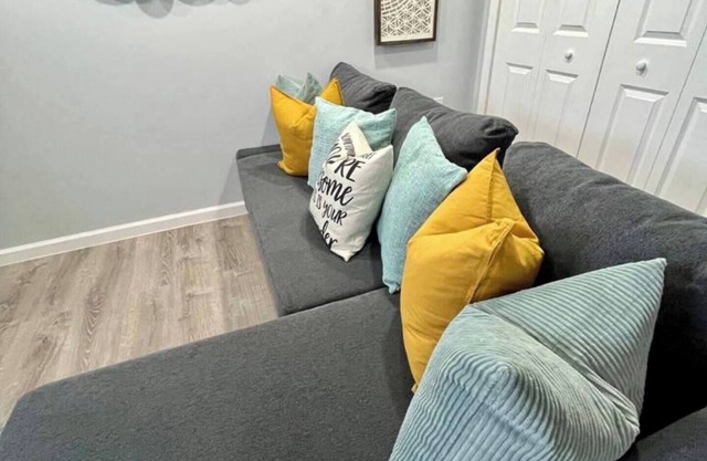 Lovely 1-Bedroom Apartment with Free Parking