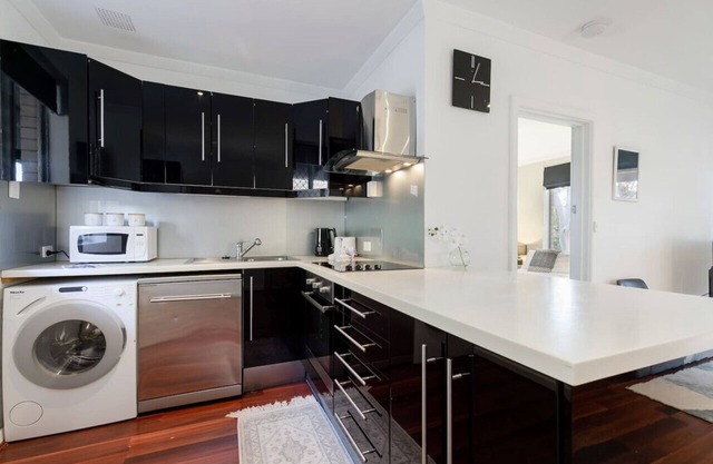 Lovely 1 bedroom unit with free parking! Free WIFI