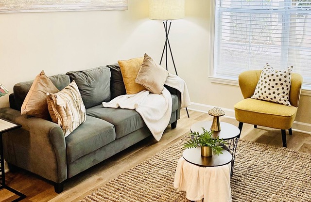 Lovely 1 bedroom Queen suite with Wifi and free parking.