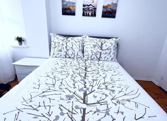 Lovely 1bedroom apartment in Midtown Toronto