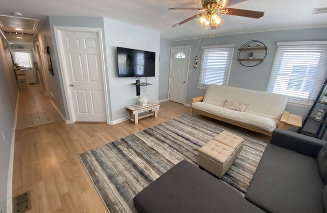 Lovely 2 bdrm condo with private beach access nLooking for Winter renter.