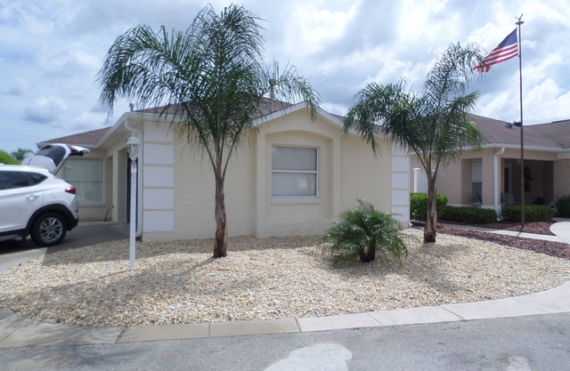 Lovely 2 Bed/2 Bath Courtyard Villa and great location!