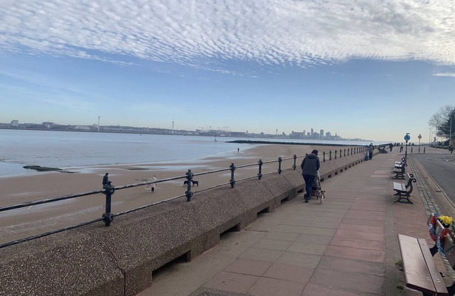 Lovely 2-bed Apartment in Wallasey, Sleeps 4