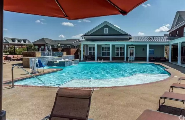 Lovely 2 Bedroom 2 Bath and 1 Car Garage with Pool