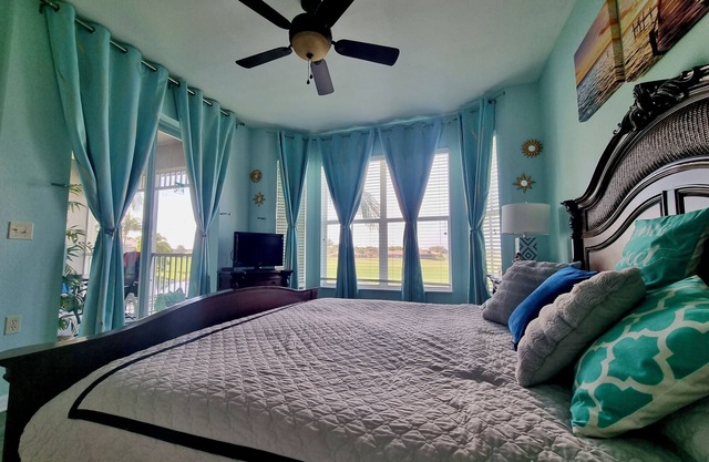 Lovely 2-Bedroom + Den Condo in Greenlinks Resort