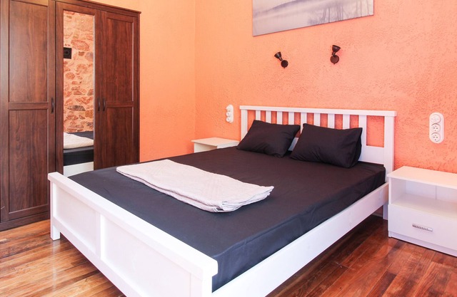 Lovely 2-bedroom Rustic Rental in Athens 6 PAX