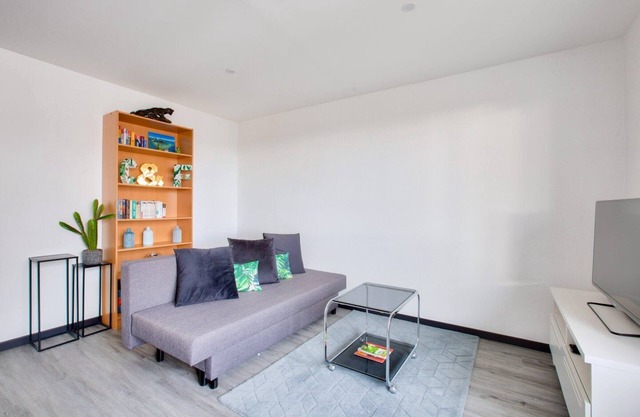 Lovely 2 BR Flat with balcony near the city center