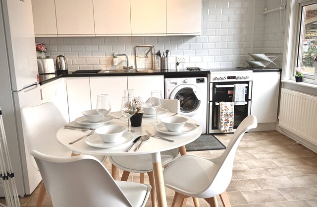 Lovely 2BR Cottage in Stansted