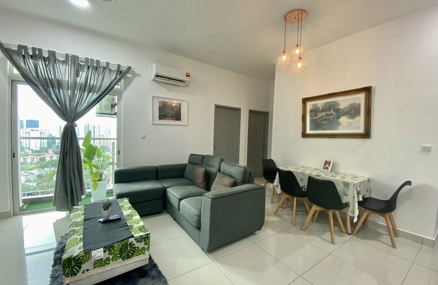 Lovely 3R2B Apartment Next To MRT,LRT, Monorail, KLCC, PWTC, HKL