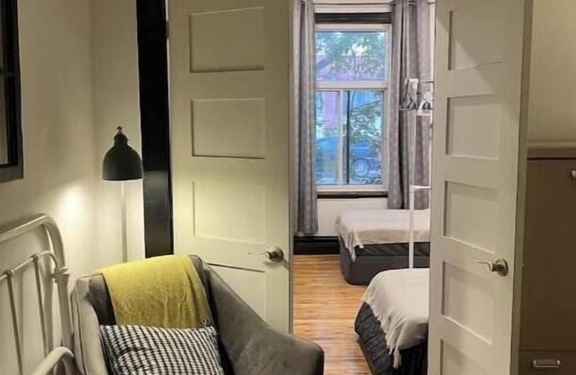 Lovely 4 1/2 in Vibrant Mile End