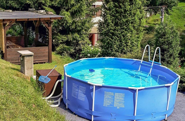 Lovely apartment in villa for 4 people with pool, WIFI, TV, patio, pets allowed and parking